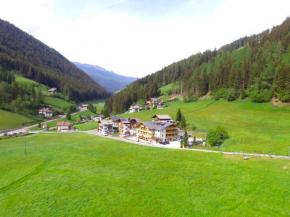 Отель Almhotel Bergerhof  Сарентино